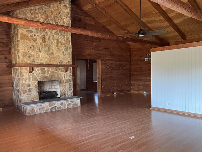 Building Photo - 5682 Scholars Rd