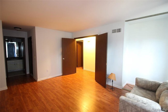 Building Photo - 2849 Roundtree Dr