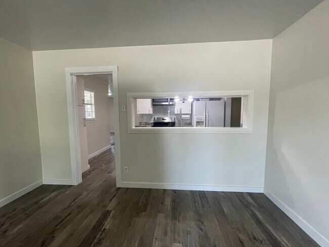 Building Photo - 366 Rena Dr