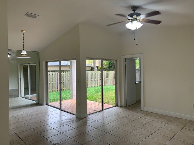 Foto del edificio - 9848 SW 117th Plz