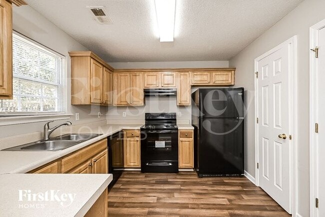 Foto del edificio - 409 Kendall Ln