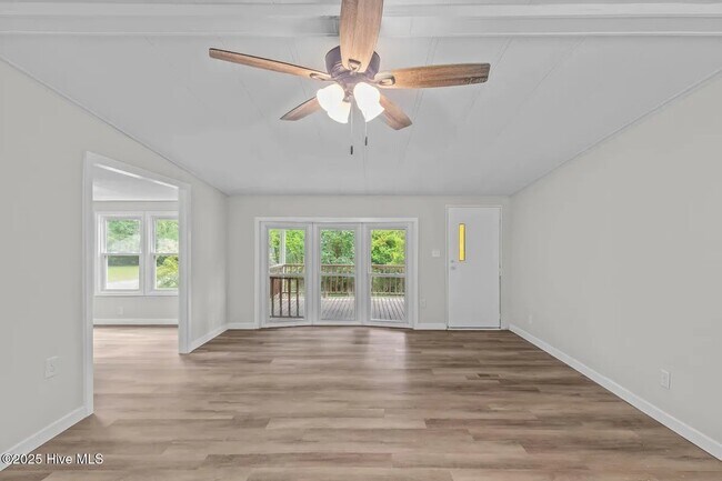 Building Photo - 136 Smedley Ln