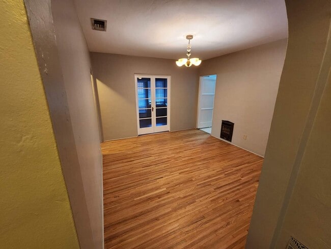 Building Photo - 4629 Sunnyside Dr