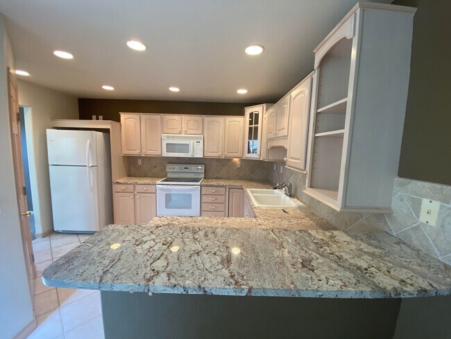 Foto del edificio - 1739 Victorian Pt