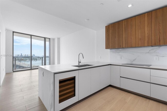 Building Photo - 1400 Biscayne Blvd