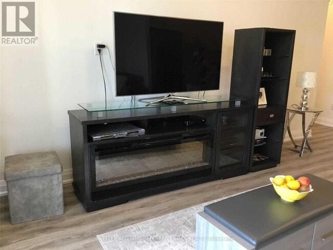 Photo du bâtiment - 64 Queen St S