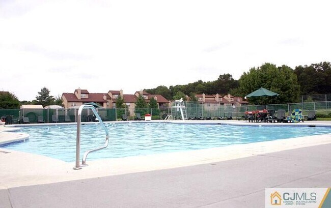 Foto del edificio - 1607 Sweet Briar Ct