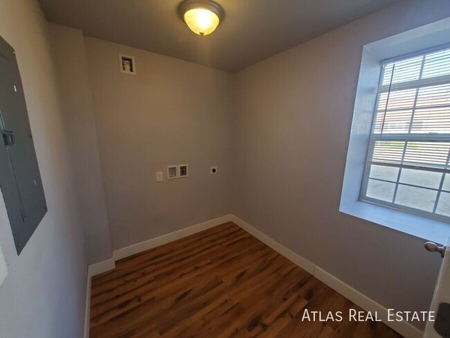 Foto del edificio - Beautifully Remodeled Ground Floor 2 Bed/1...