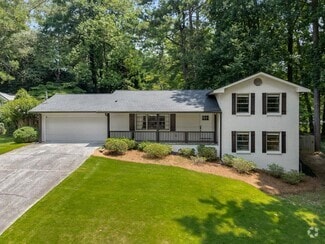 Building Photo - 2532 Circlewood Rd NE