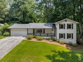 Building Photo - 2532 Circlewood Rd NE