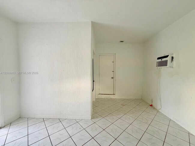 Foto del edificio - 1060 NW 116th St