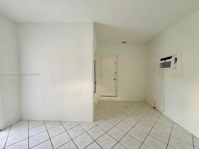 Building Photo - 1060 NW 116th St