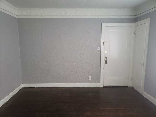 Building Photo - LOWER UNIT