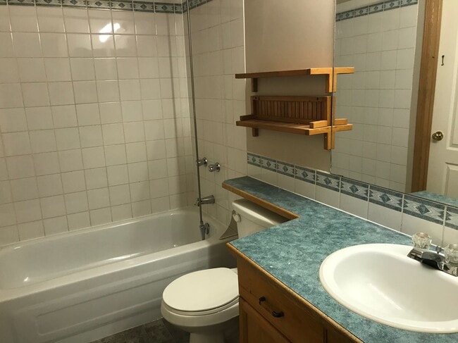 Building Photo - 4 Bed 0 Bath Unit in Red Deer, AB