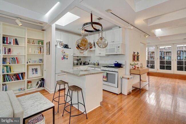 Building Photo - 1706 16th St NW