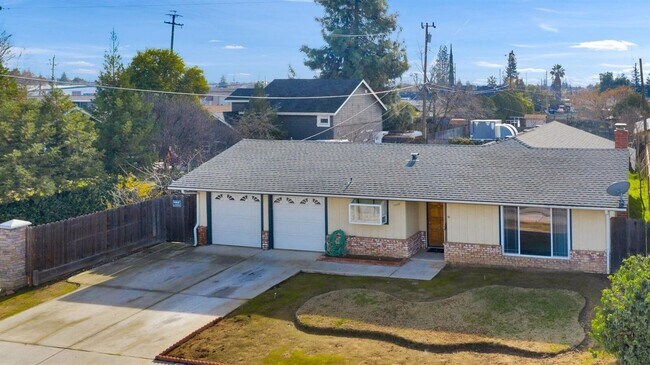 Building Photo - North Clovis 3/2 With Pool