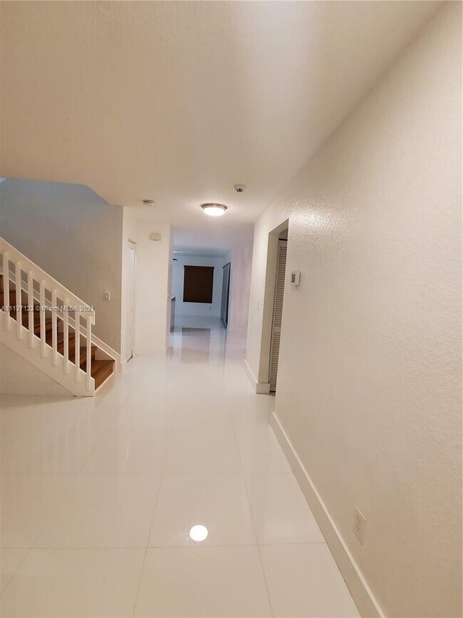 Building Photo - 1736 SW 109th Terrace