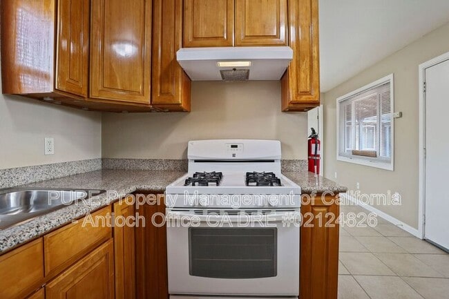 Building Photo - 312 W Tregallas Rd