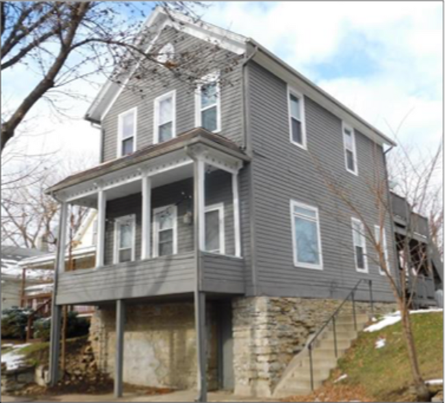 Duplex in St. Paul's West 7th neighborhood - 643 Watson Ave
