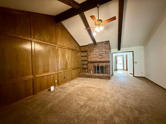 Building Photo - 4BD 2.5 Bath Pet Friendly