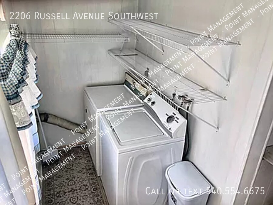 Building Photo - Charming 2 Bedroom 1 Bath Home on Russell ...