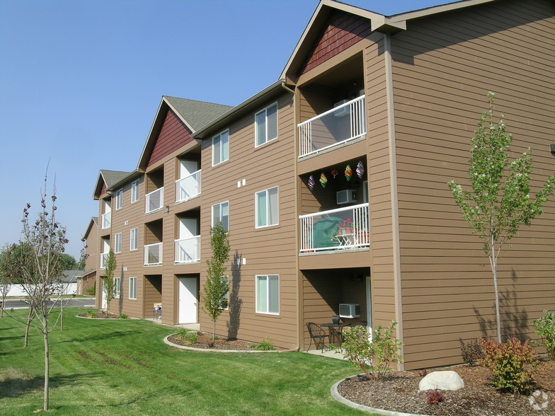 Primary Photo - Twin Pines Apartments