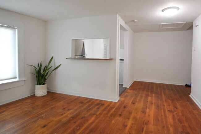Foto del edificio - 814 W Russell Pl