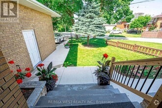 Building Photo - 59 Redcar Ave