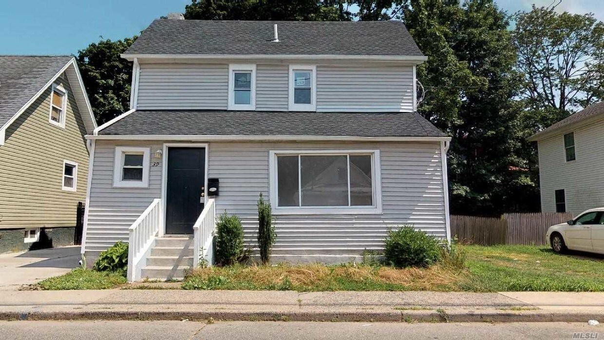 Primary Photo - 39 Louis Ave