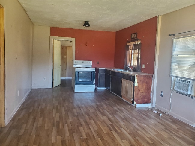 Building Photo - 614 W 4th Ave