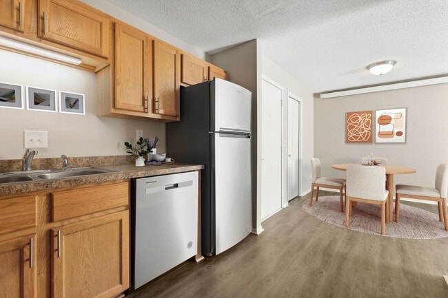 Building Photo - Village at Five Hawks