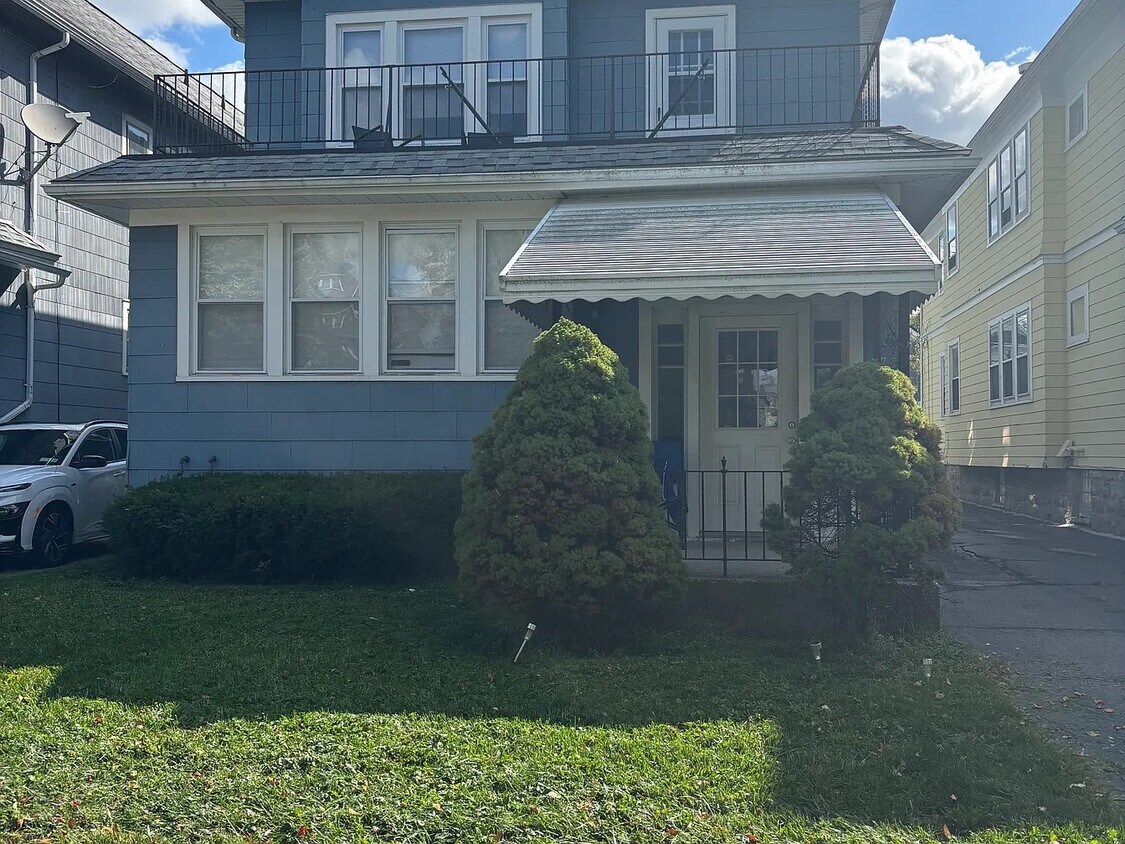 Foto principal - 275 Sterling Ave