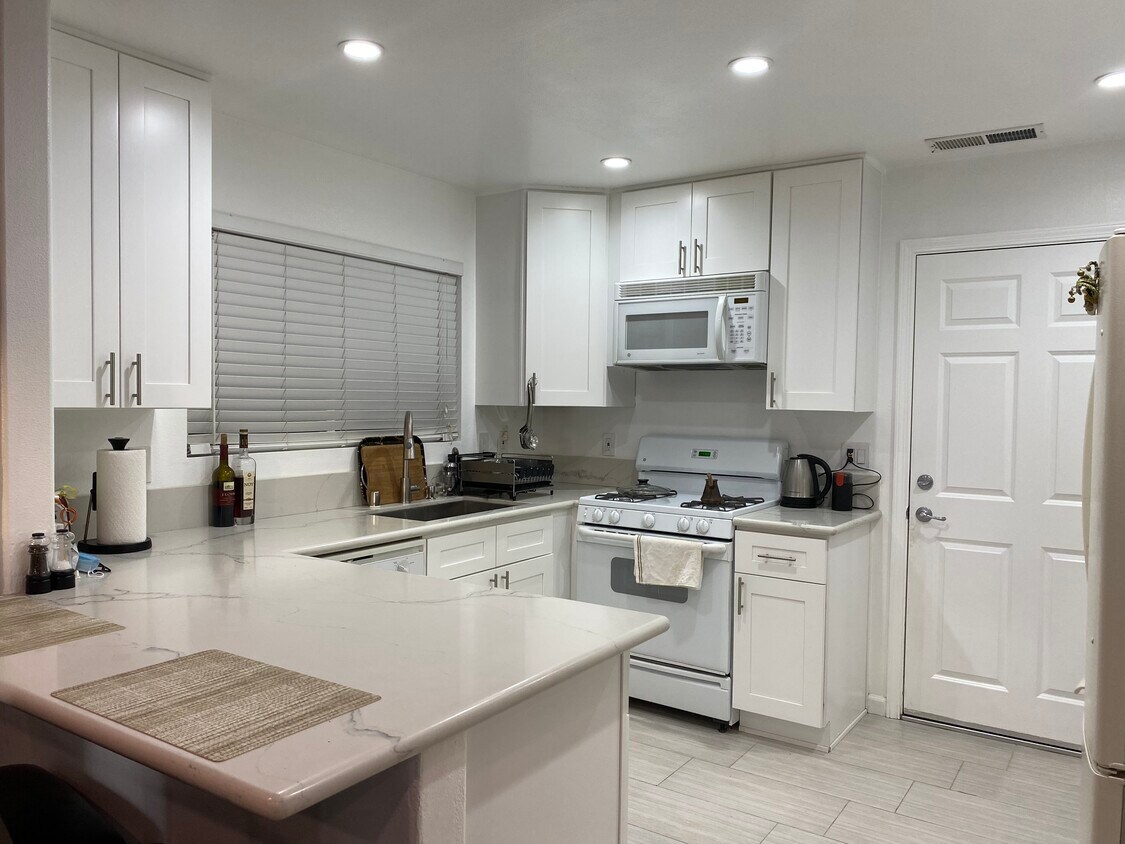 Foto principal - 8554 Burnet Ave