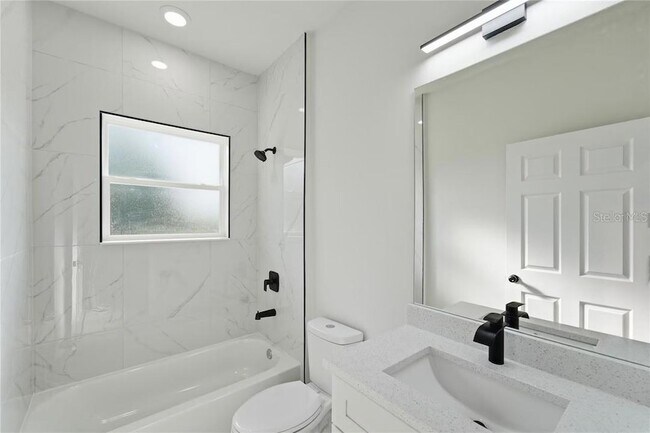 Foto del edificio - 3286 W Crandon Dr