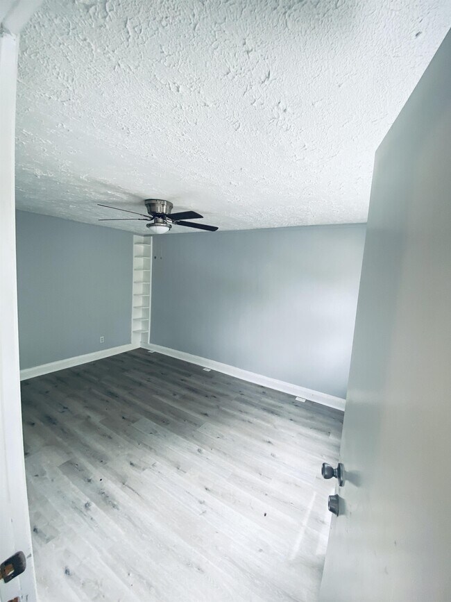 Foto del edificio - 1614 Popland St