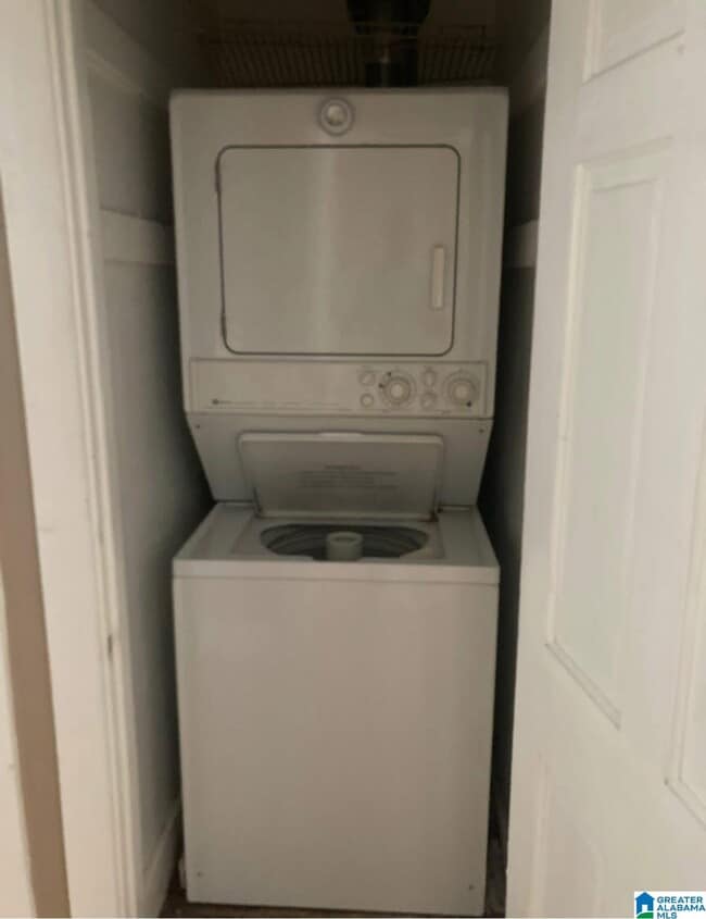 Foto del edificio - 303 S Broadway Ave