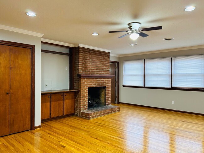 Foto del edificio - 413 Briarmont Dr