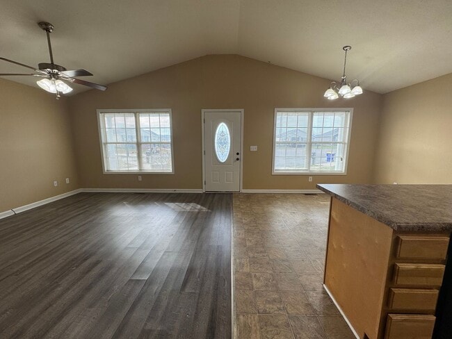 Foto del edificio - Spacious 3 bedroom, two bathroom home close to GM, Magna and Industrial Park