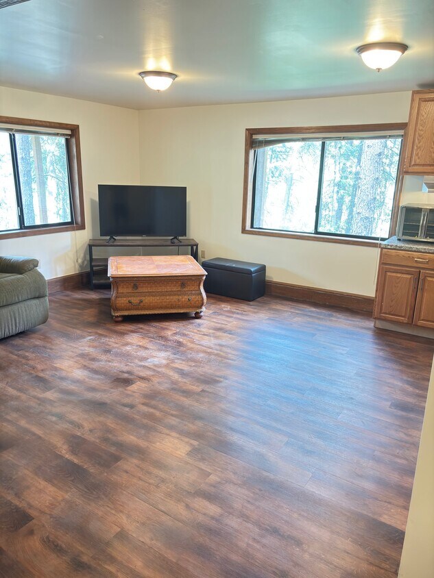 Foto del edificio - 6200 Forest Ridge Dr