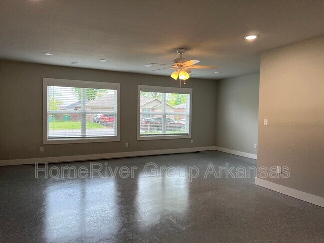 Foto del edificio - 606 Wanda St