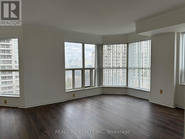 Building Photo - 325-325 Webb Dr
