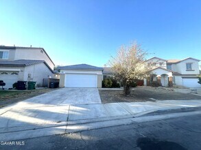 Building Photo - 2535 E Norberry St