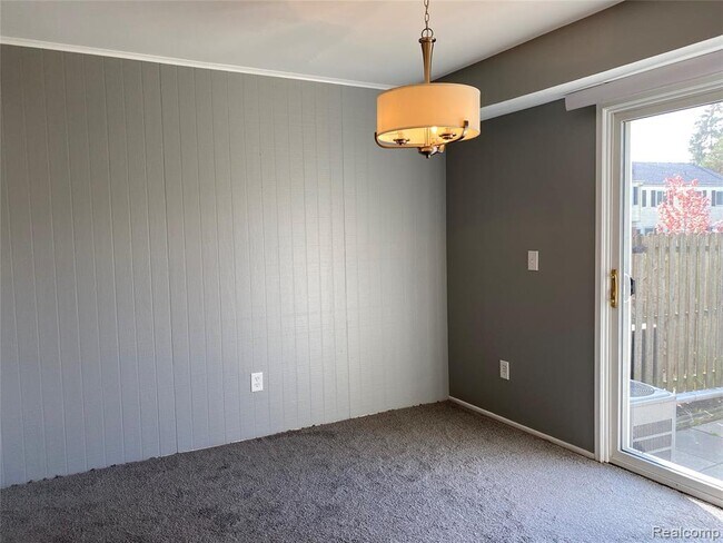 Foto del edificio - 37603 Charter Oaks Blvd
