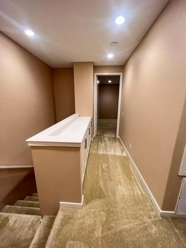 Building Photo - 3 Bedrooms For Rent - 11056 Glass Dr