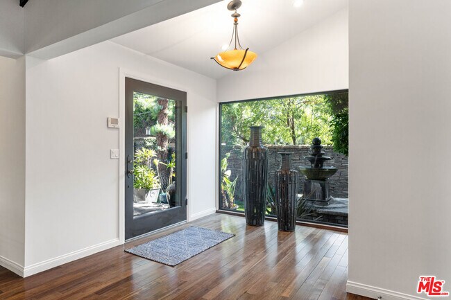 Foto del edificio - 3376 Fryman Pl