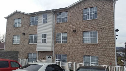 Primary Photo - 2700 University Ave
