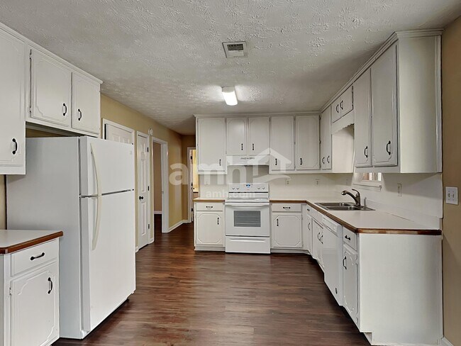 Foto del edificio - 685 Oxford Hall Dr SW