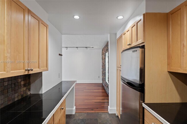 Foto del edificio - 145 SE 25th Rd