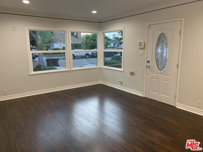 Foto del edificio - 1710 N Brighton St