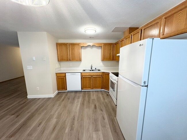 Building Photo - Spacious 3 bed 2.5 Bath Townhome in Cascad...